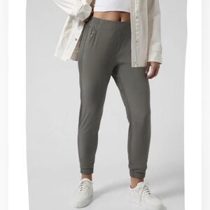 Athleta Brooklyn Jogger Pants in Mountain Olive Size 12